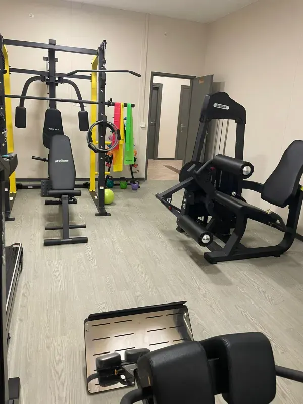 Bodybuilding and weight equipment in the residence sports club