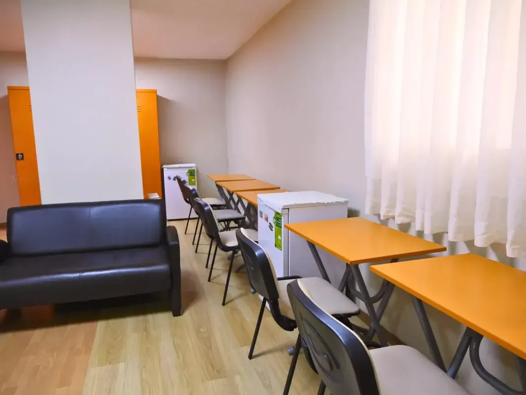 Study tables and quiet library for students in Vatan residence