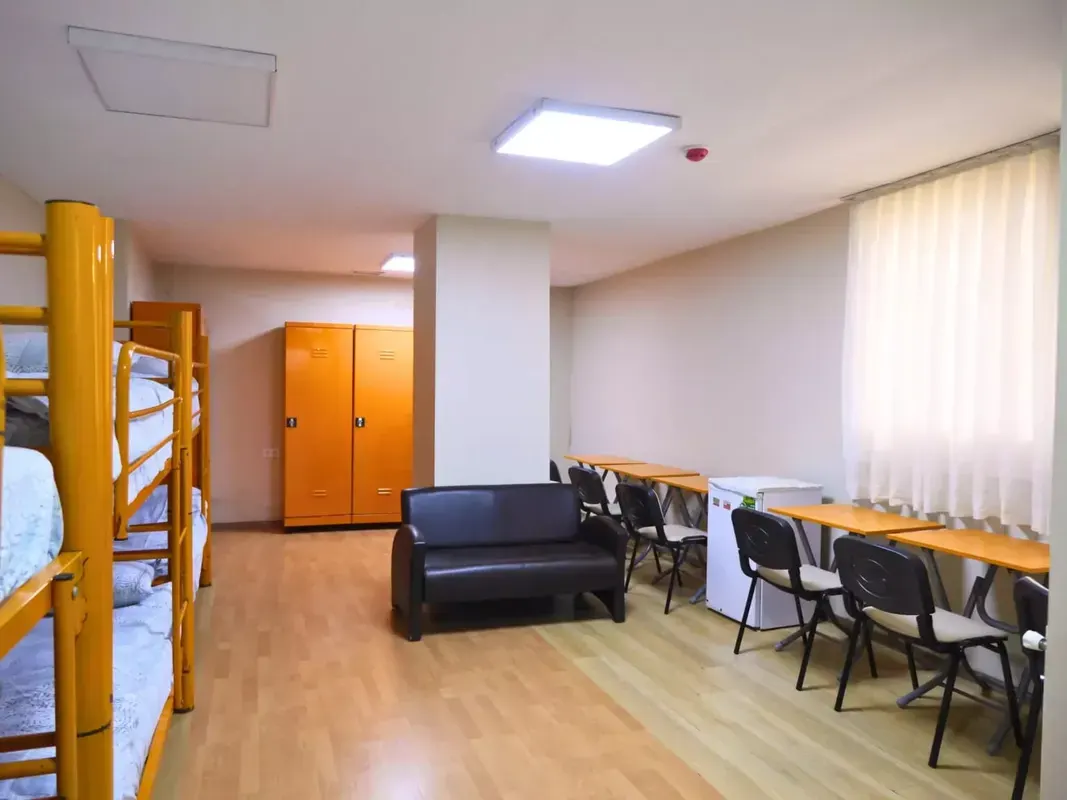 Large group room accommodating 6 people with bunk beds in Fatih residence